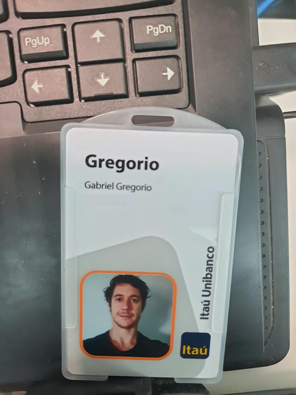 Gabriel Gregório's Itaú employee badge